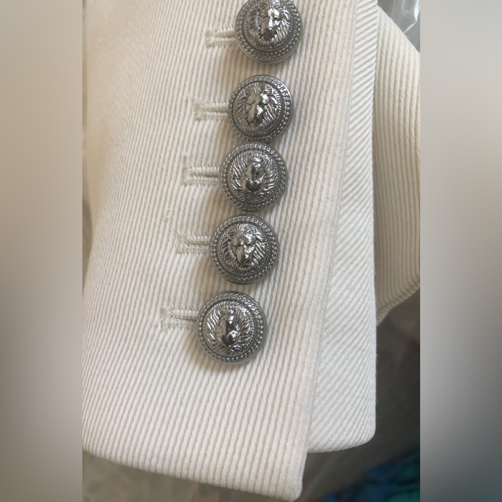 GIFTABLE . Balmain White Double-Breasted Tailored Blazer. Size 34 - Picture 7 of 12